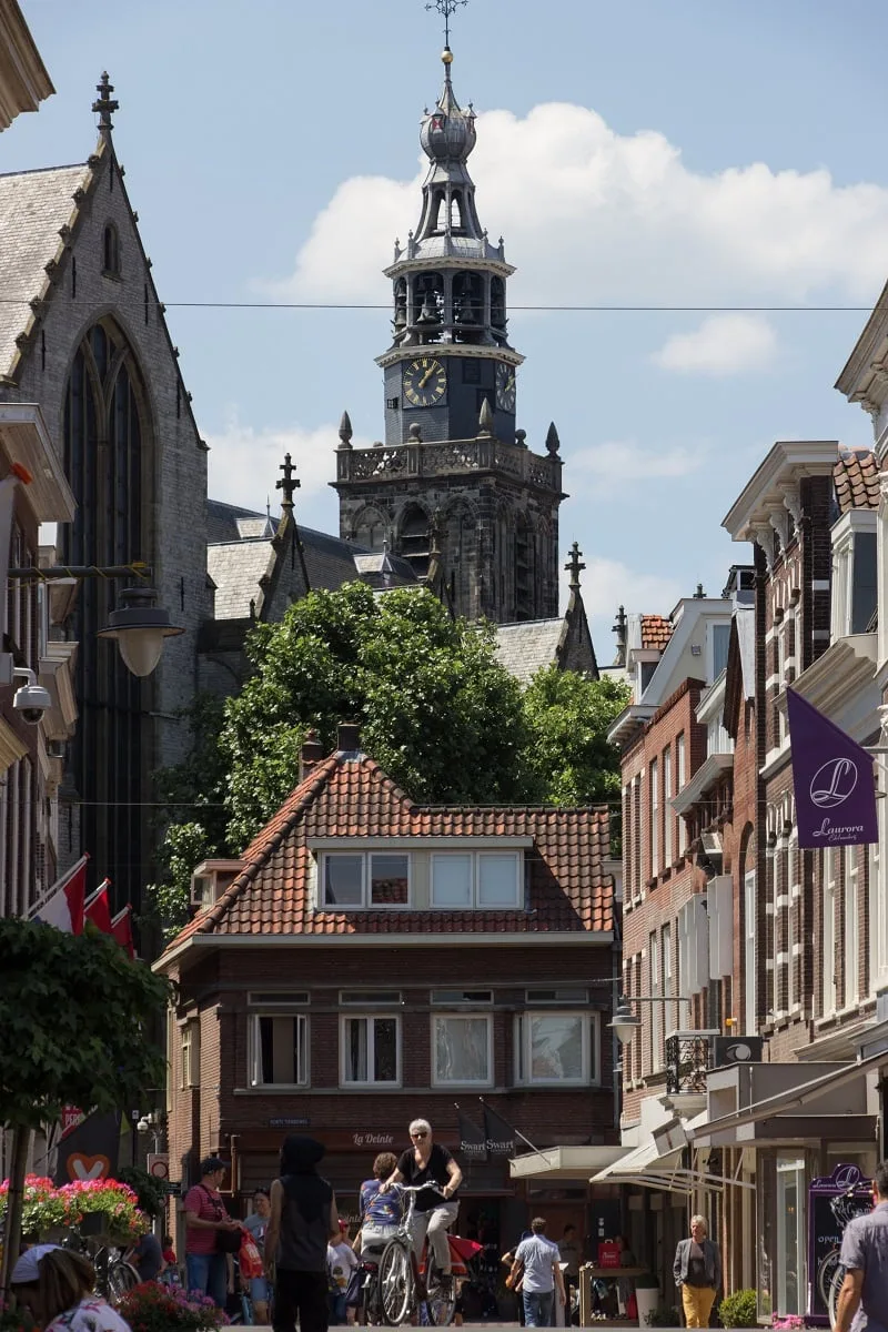 Dans la rue Lange Tiendeweg à Gouda