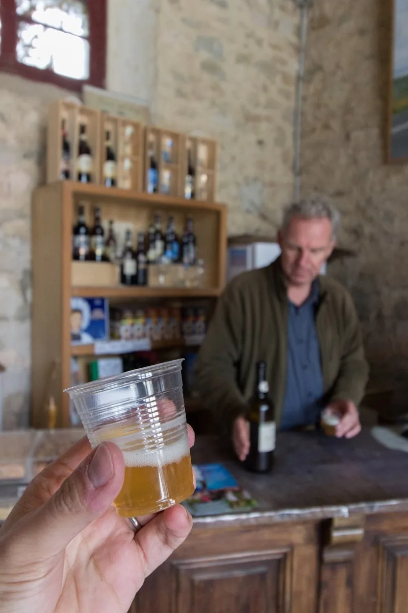 Dans le magasin de la brasserie des deux caps