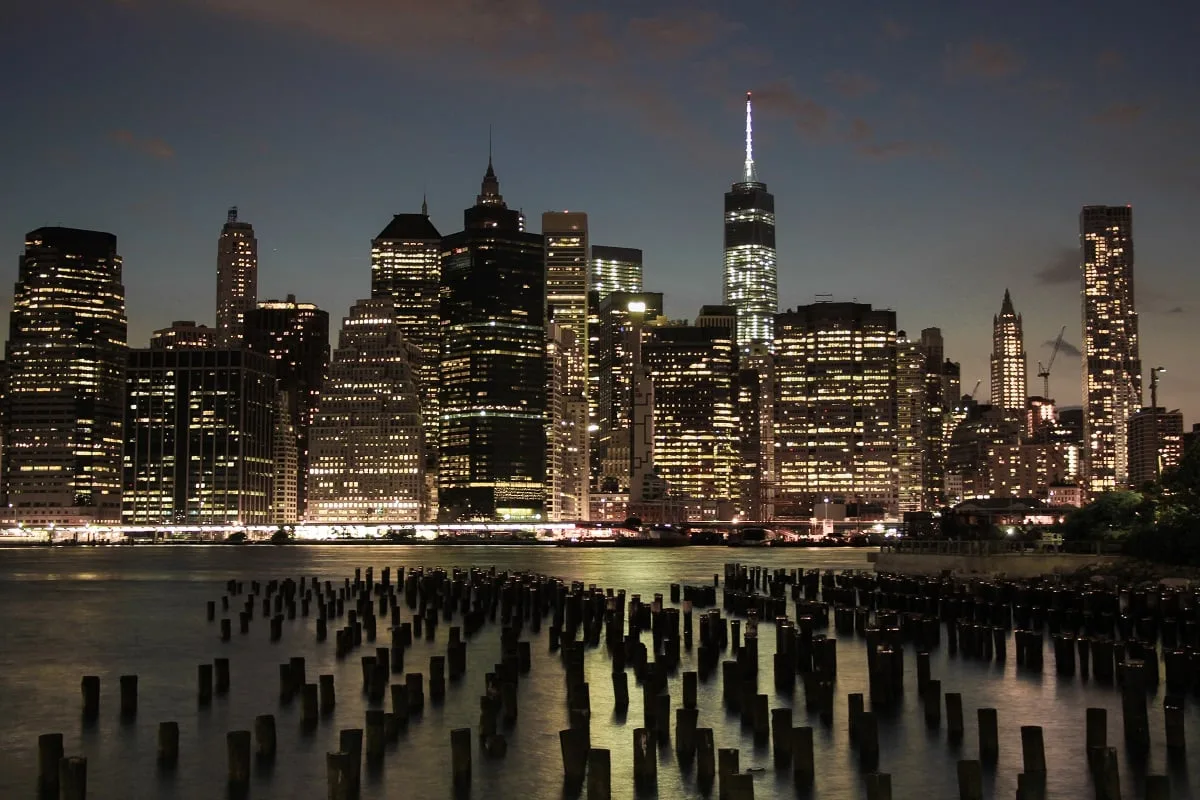La skyline sur Manhattan de nuit
