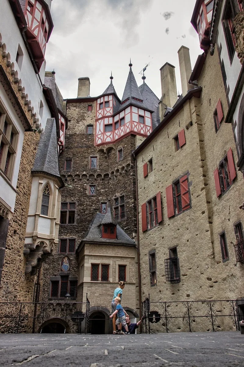 La cour intérieure du château de Eltz