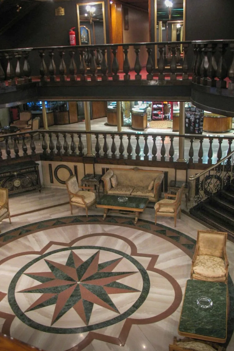 Hall dans un bateau de croisière