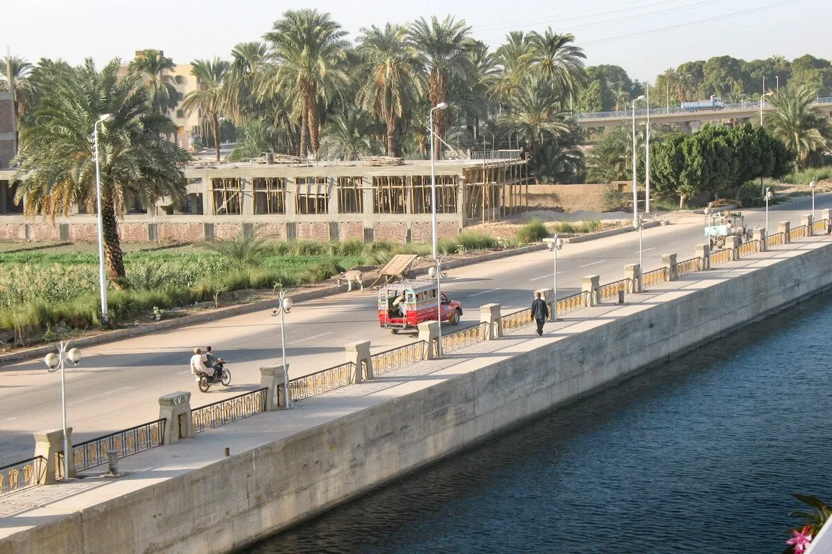 Route au bord du Nil
