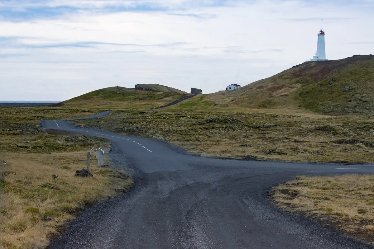 Petite route en Islande près de la côte
