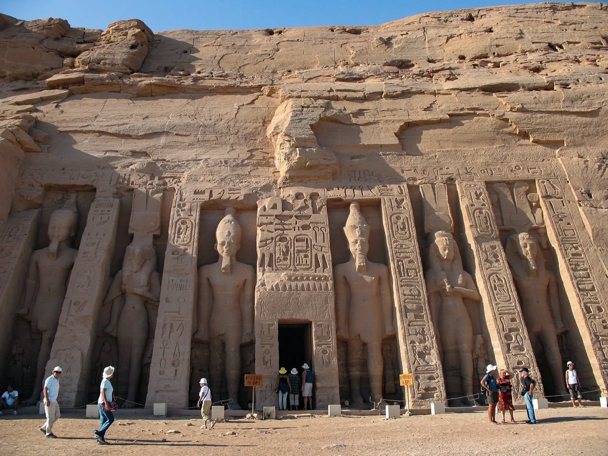 Entrée de l'un des temples d'Abou Simbel