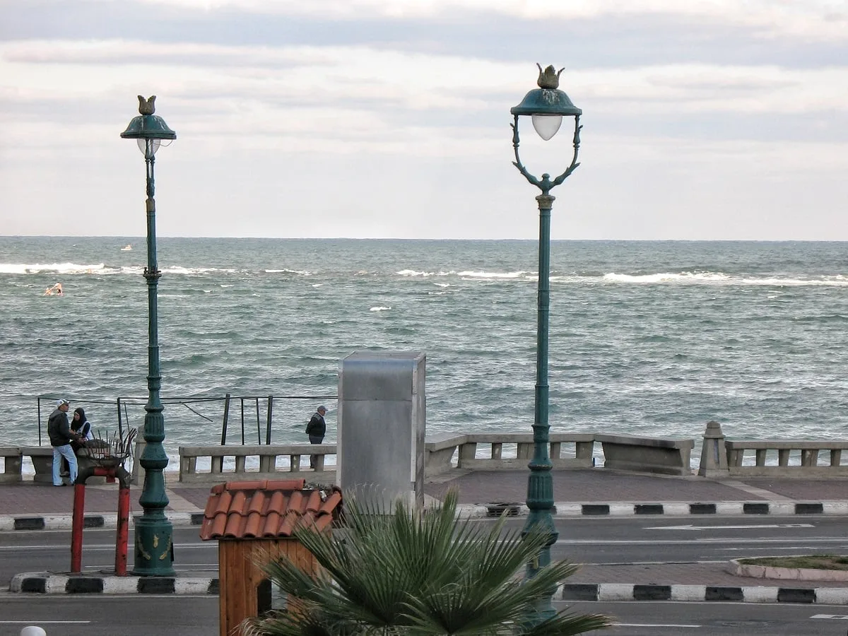 Sur la corniche à Alexandrie