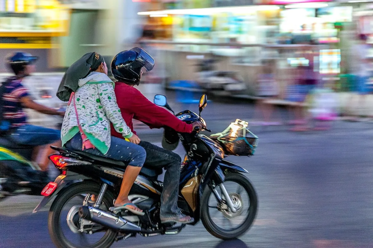 Scooter dans la ville de Phuket