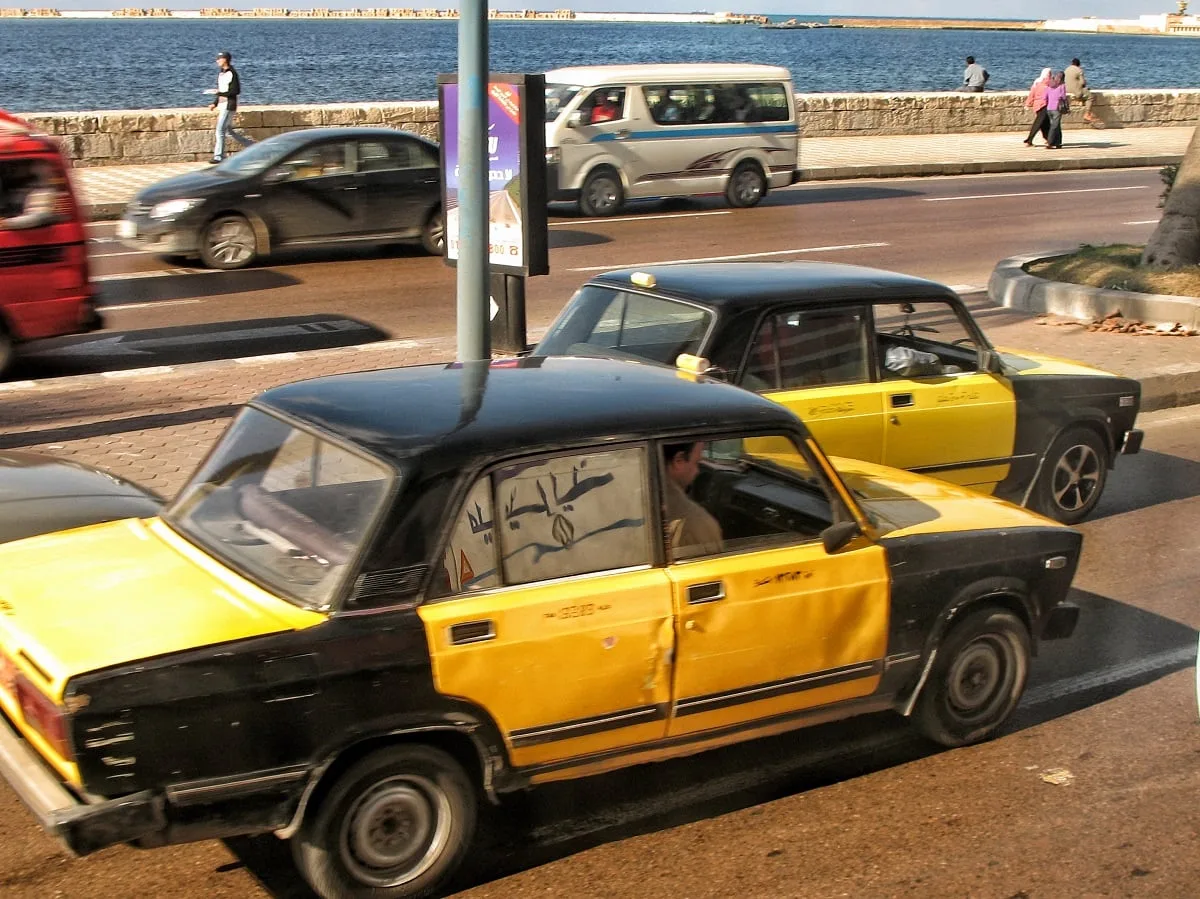 Les taxis jaune et noir à Alexandrie