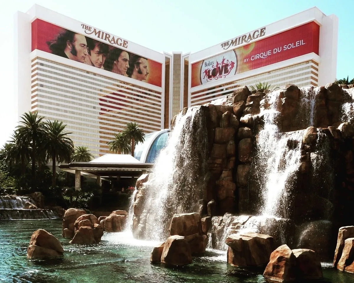 L'hôtel Mirage à Las Vegas où se joue le spectacle LOVE par la troupe du Cirque du Soleil