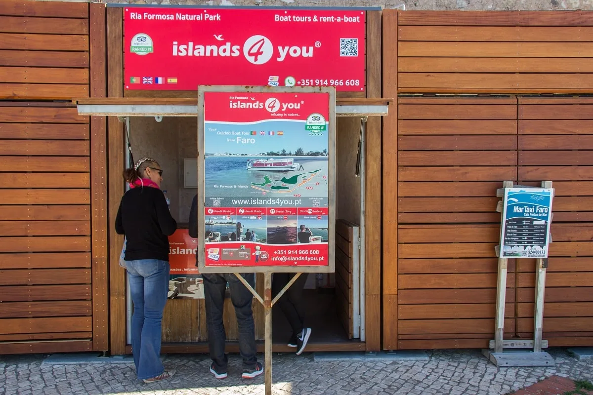 Le stand d' "Islands 4 you" sur le port de Faro