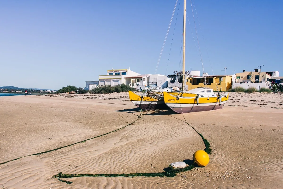 La plage de l'ilha Armona près de Faro
