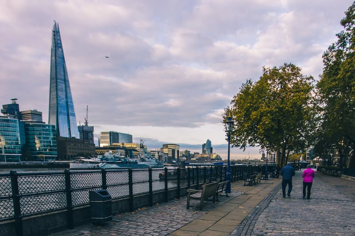 The Shard vue depuis les quais de Londres