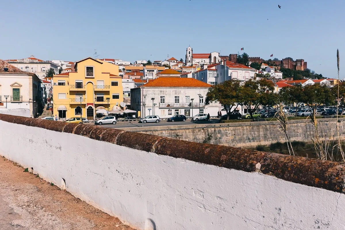 Vue sur Silves depuis son pont romain