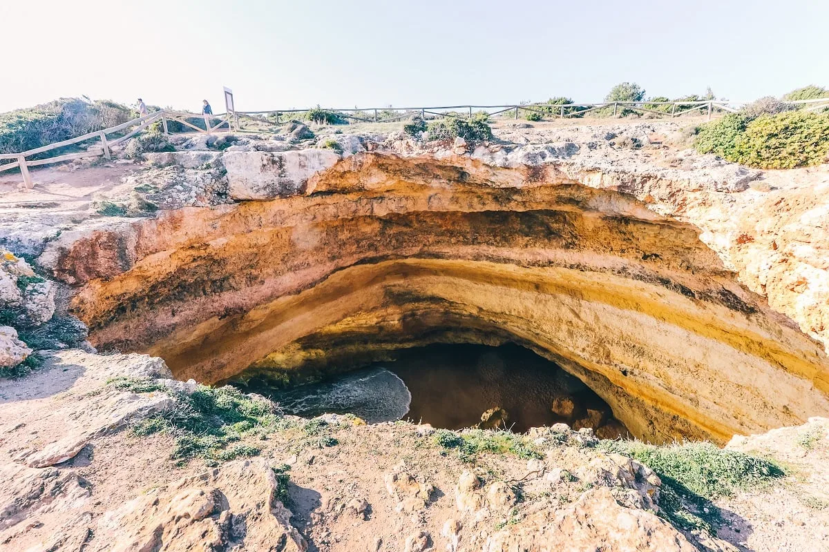 La grotte de Benagil vue du dessus