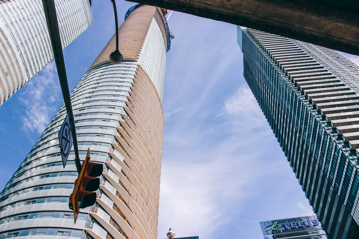 Des gratte-ciel dans le centre-ville de Toronto