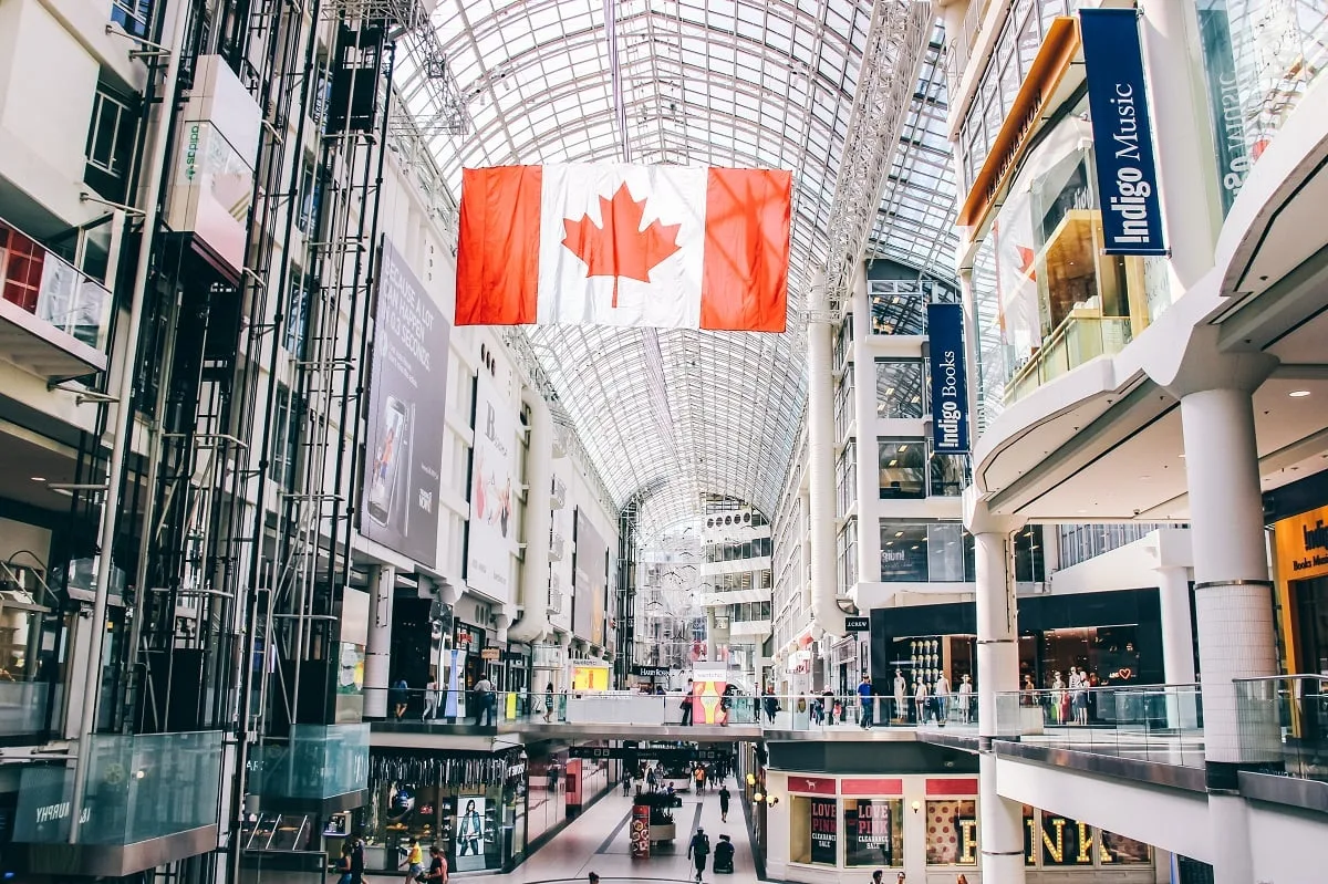 Dans le Toronto Eaton Centre