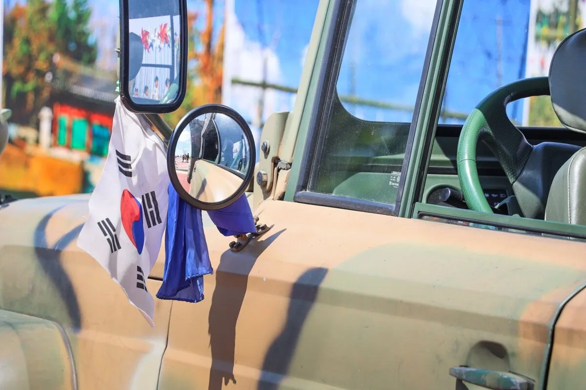 Une voiture dans la DMZ de Corée