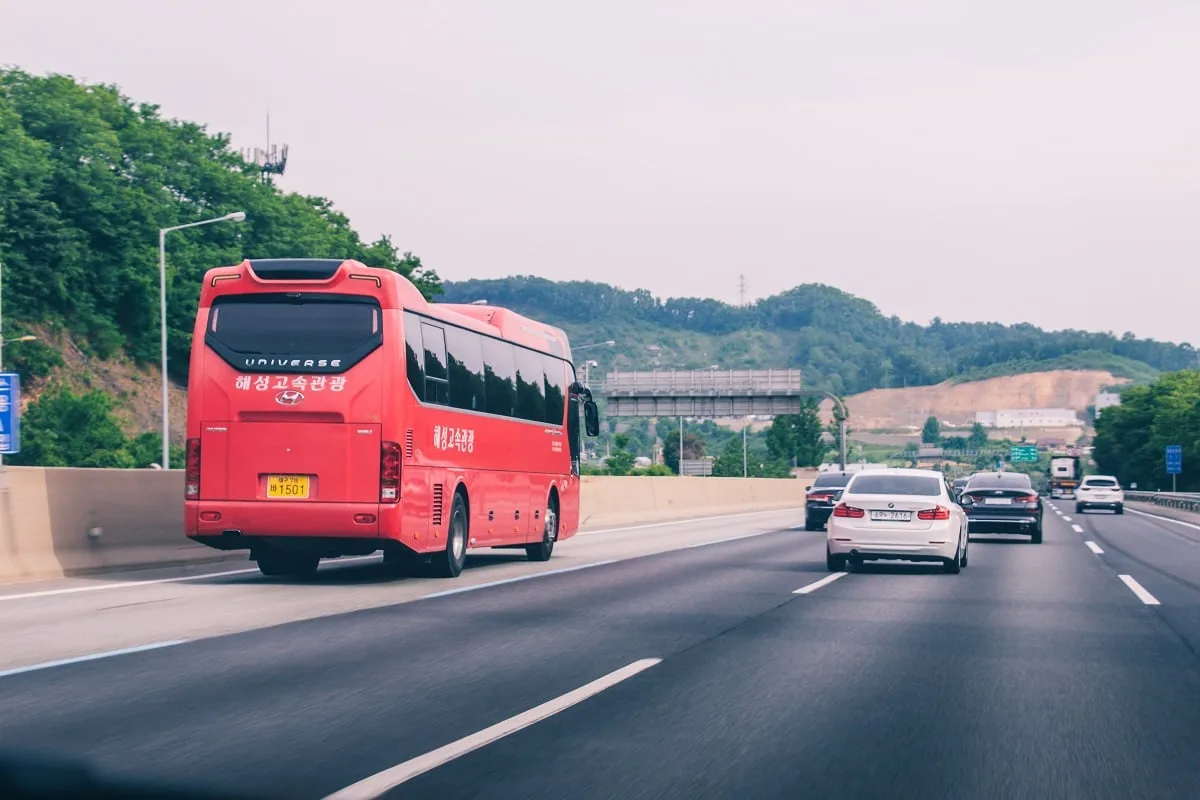 Voie de gauche parfois dédiée aux bus en Corée du sud