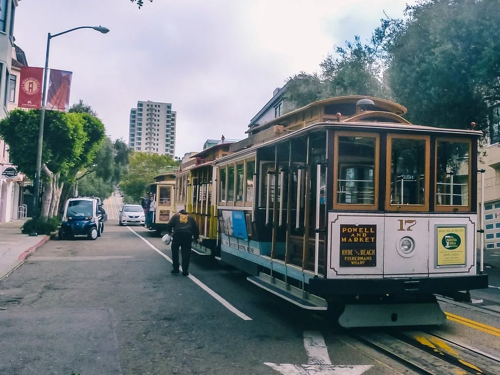 Cable car dans les rues de San Francisco
