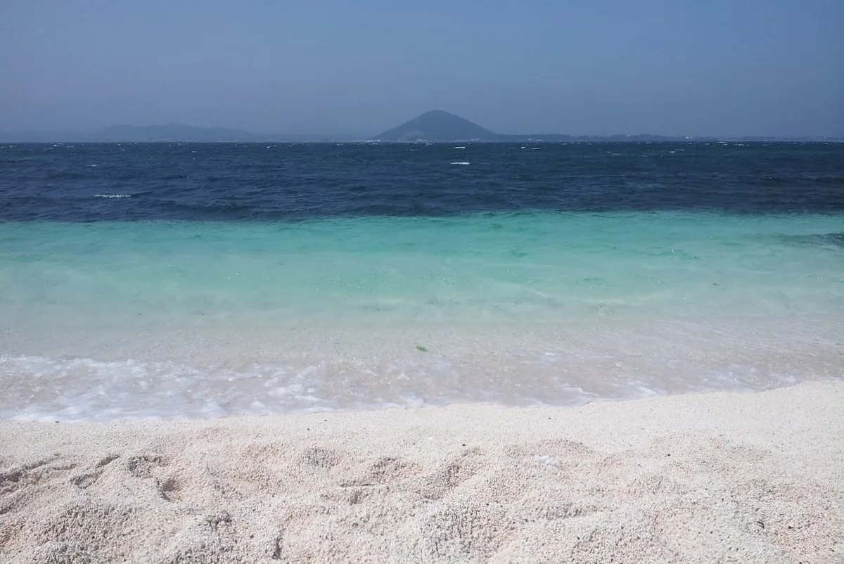 Sur la plage de Seobin Baeksa à Udo