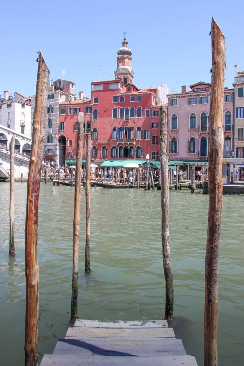 Ponton d'embarquement pour faire de la gondole à Venise