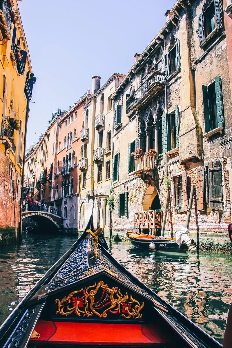 Sur une gondole à Venise
