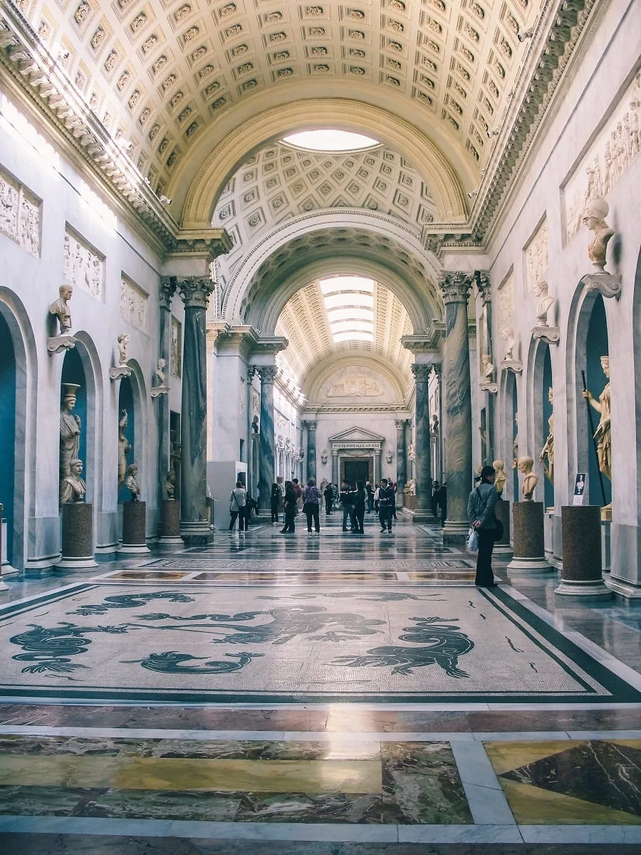 A l'intérieur des musées du Vatican