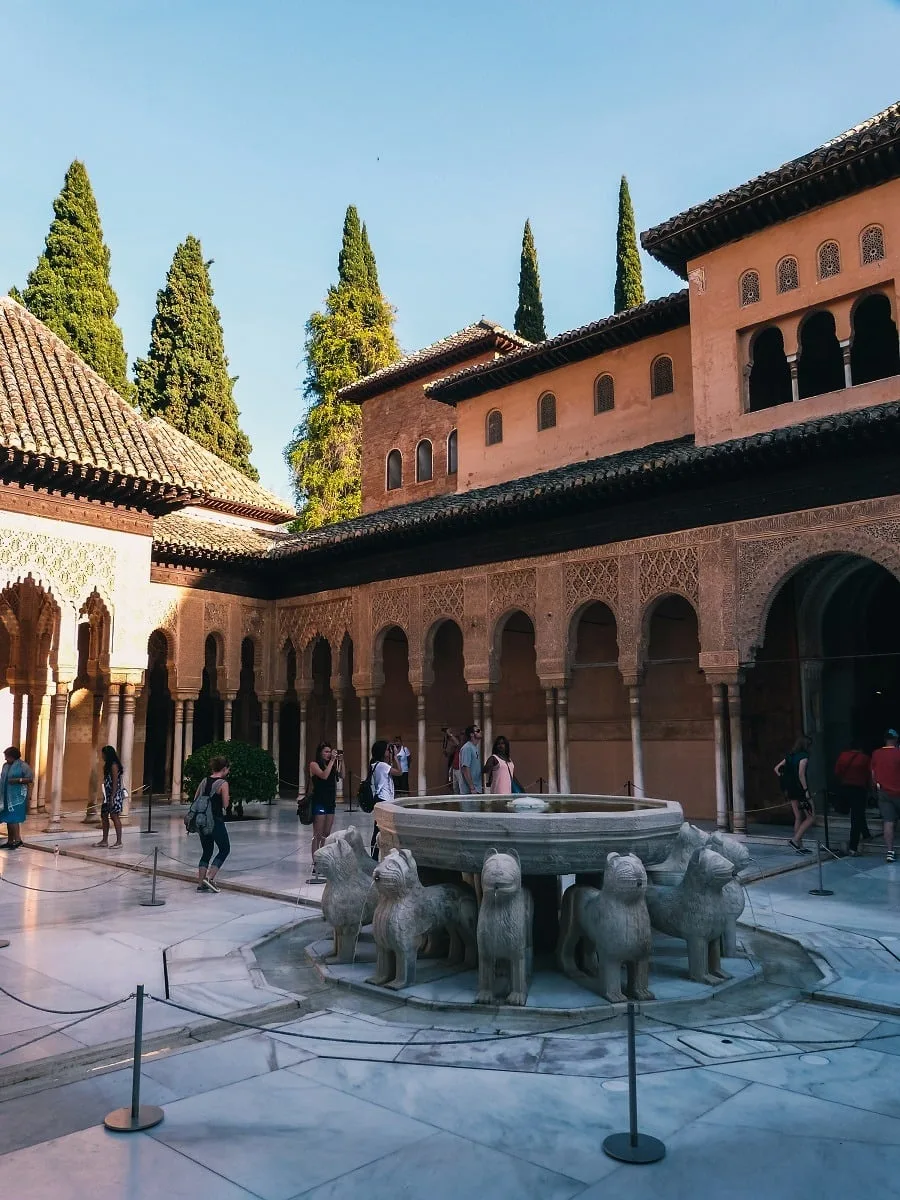 Palais des Lions dans l'Alhambra