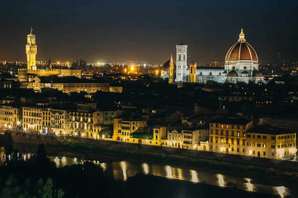 Panorama sur Florence de nuit
