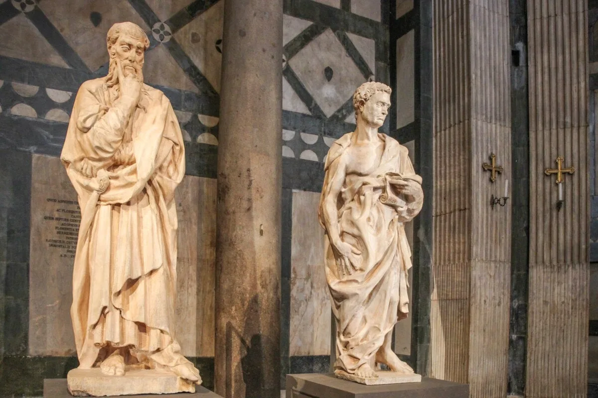 Statues dans la cathédrale de Florence