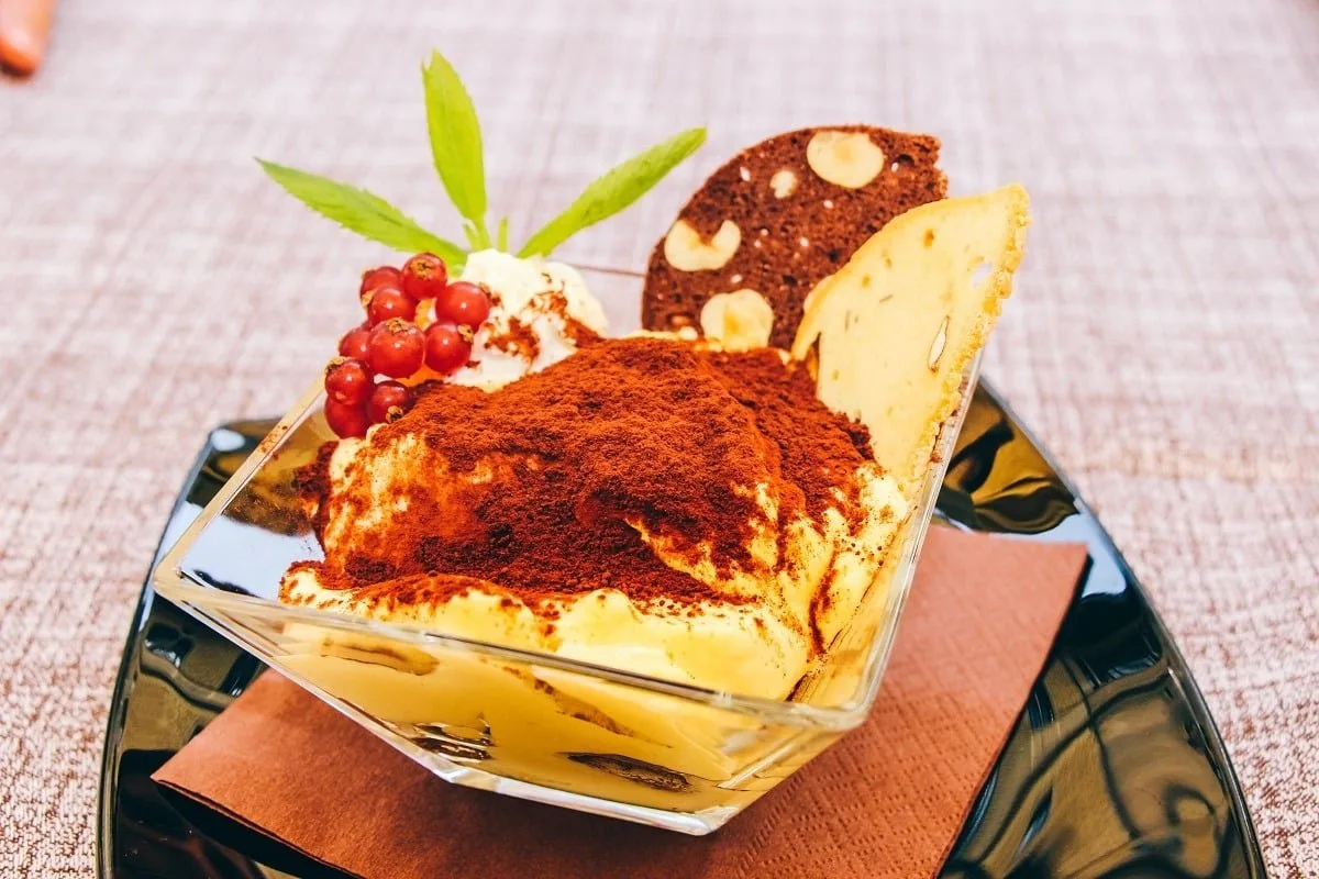 Manger un tiramisu à Florence