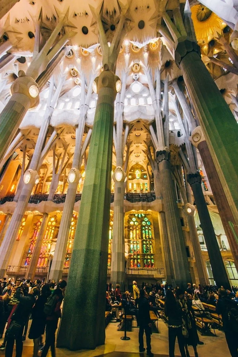 Colonnes à l'intérieur de la Sagrada Familia