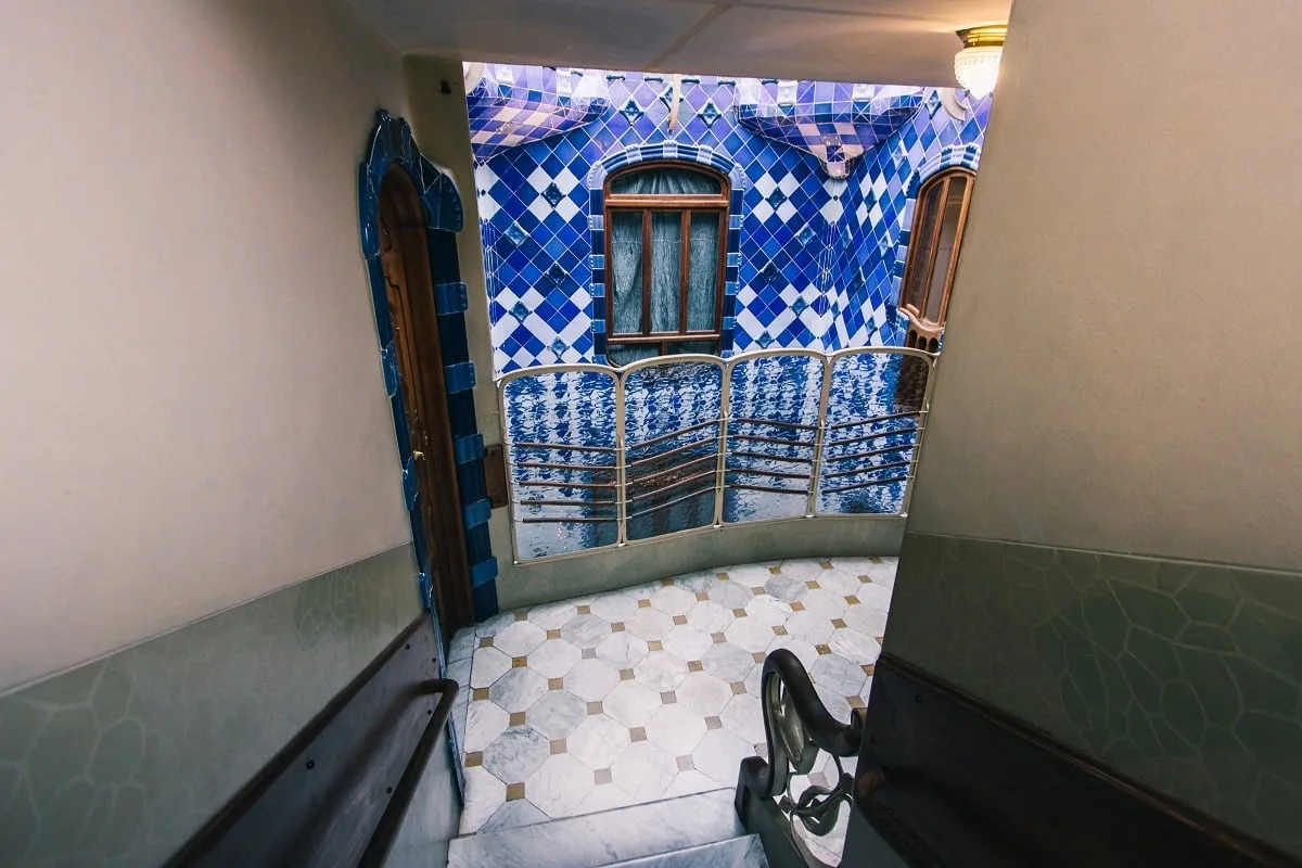 Escalier de la Casa Batllo à Barcelone