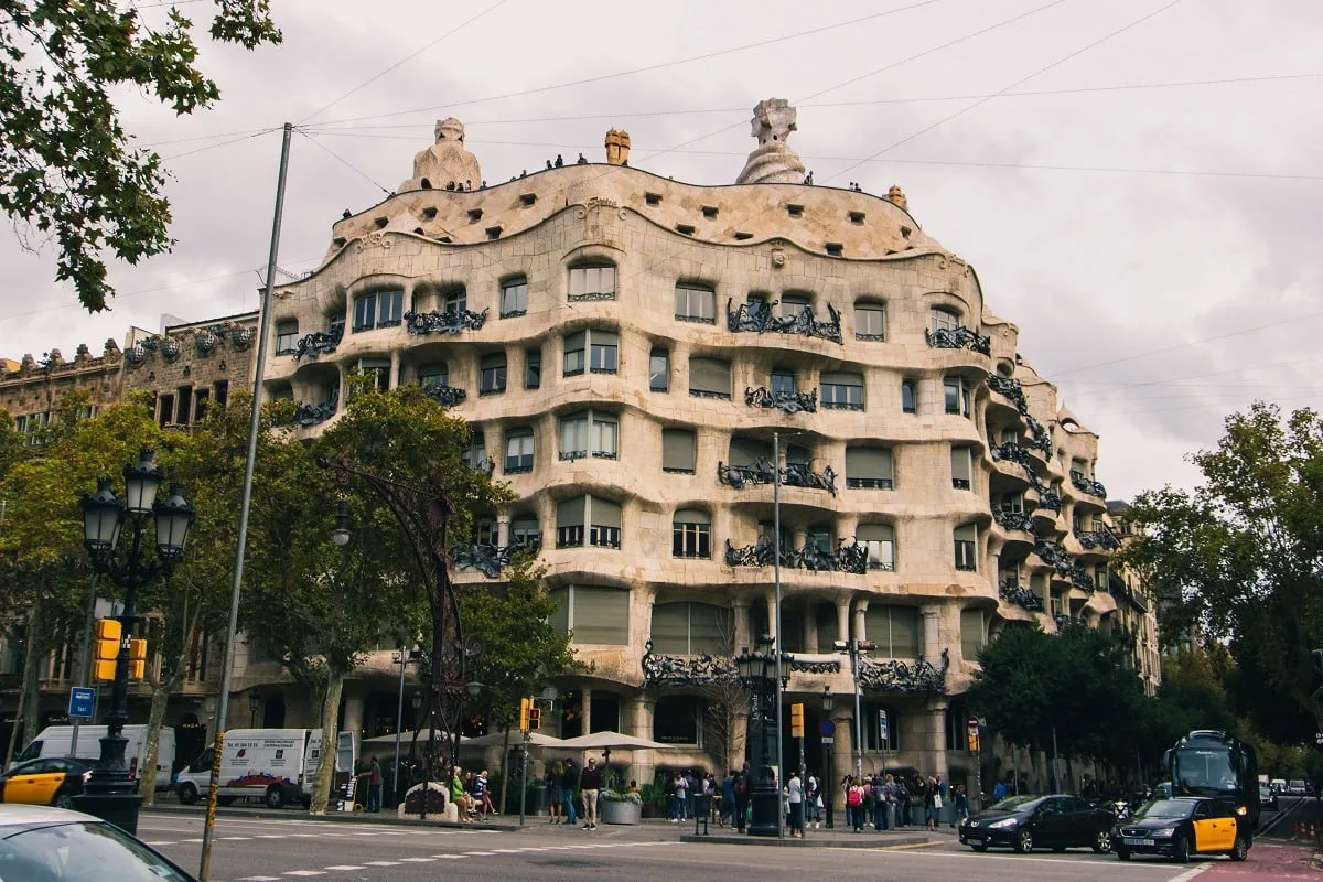 Façade de la Casa Mila (Pedrera) de Barcelone