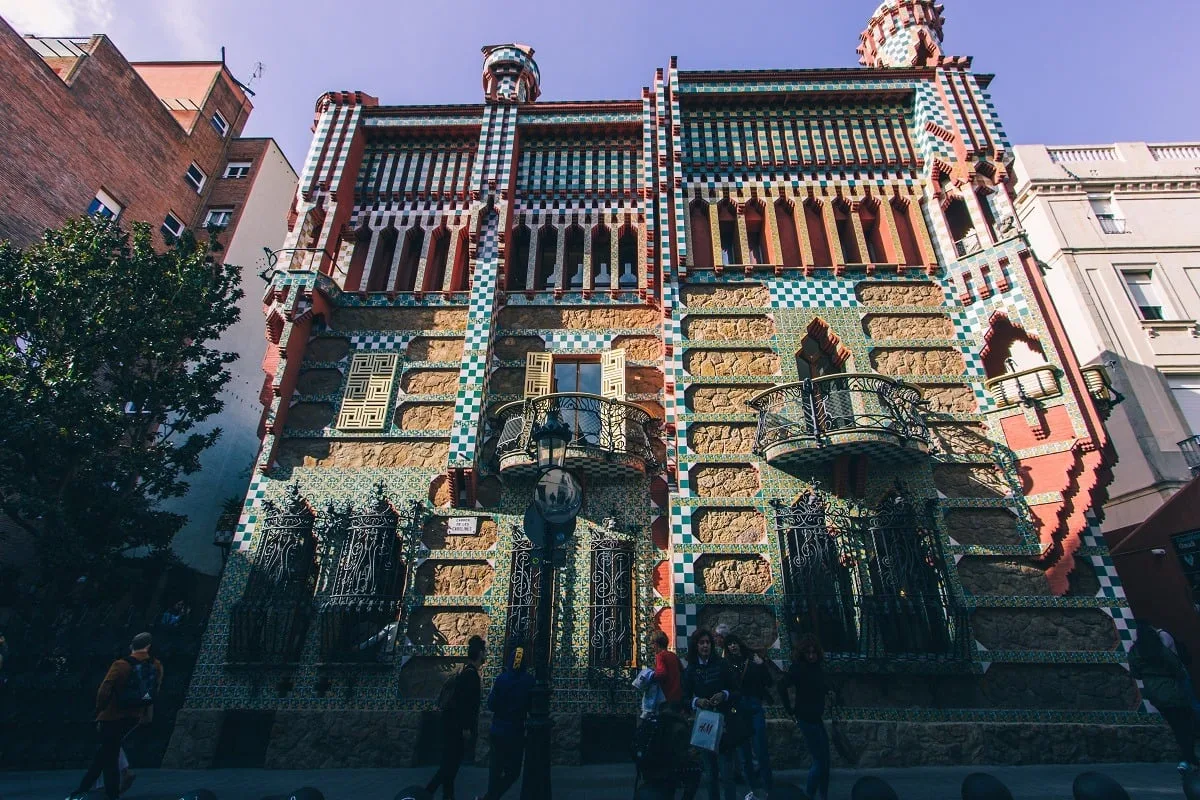 Façade de la Casa Vicens depuis la rue