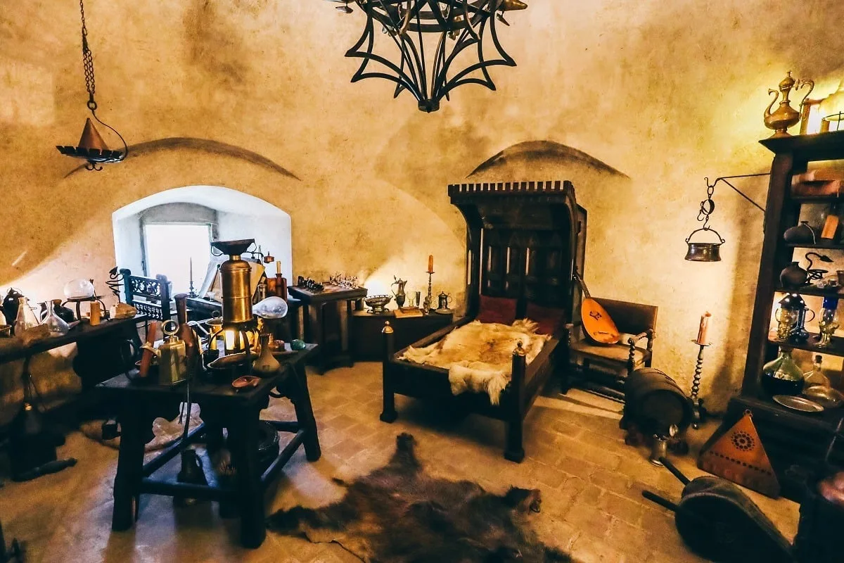 L'intérieur de l'une des maisons à visiter dans la Ruelle d'Or du Château de Prague