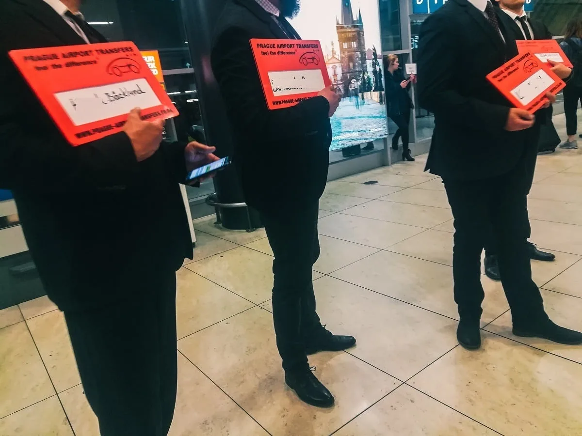 Chauffeurs de navettes privées à l'aéroport de Prague