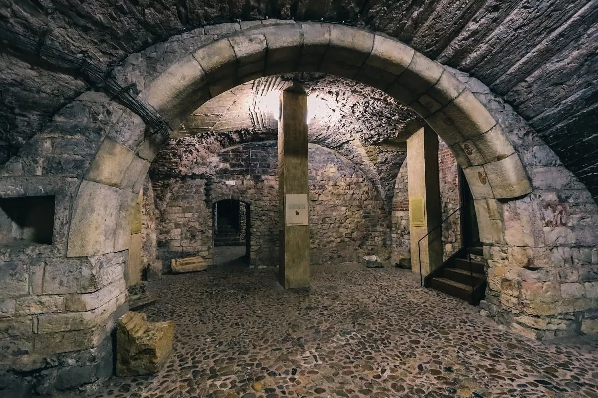 Souterrains dans l'ancien hôtel de ville de Prague
