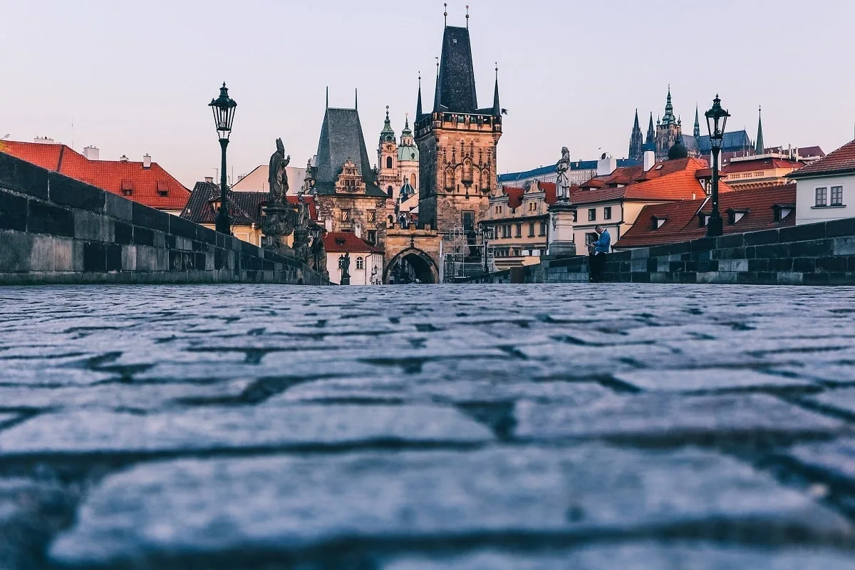 Pont Charles de Prague et sa tour rive ouest