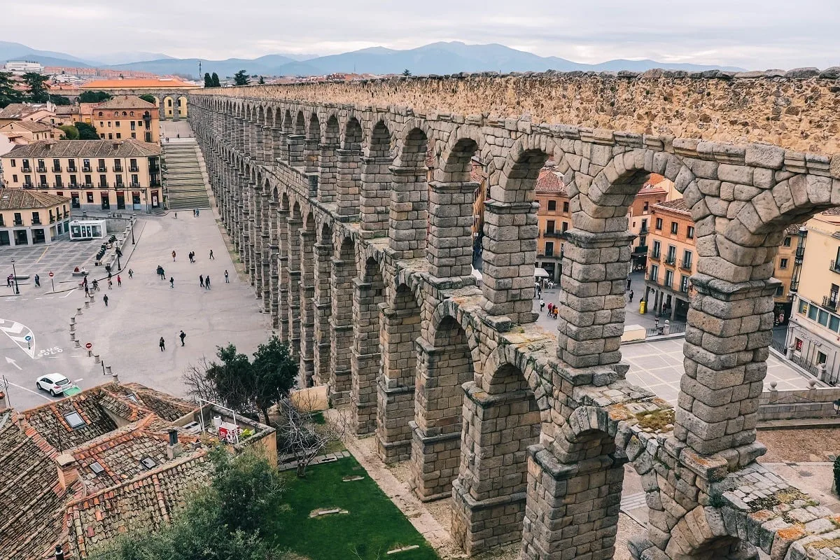 Aqueduc romain vue depuis les hauteurs