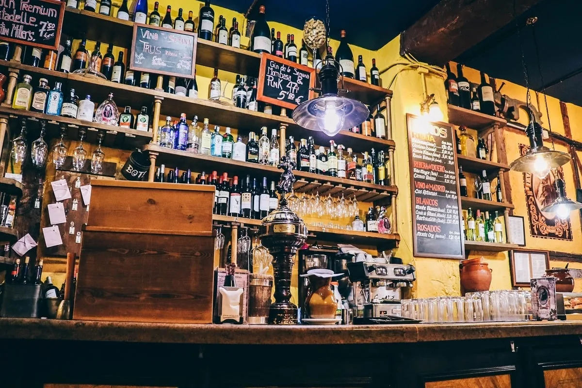 Dans une taverne à Madrid