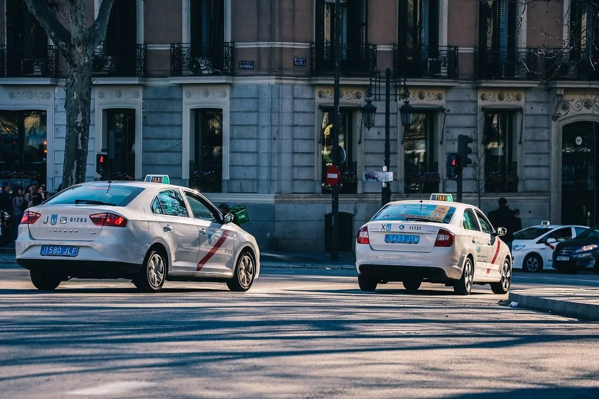 Taxis blancs dans Madrid