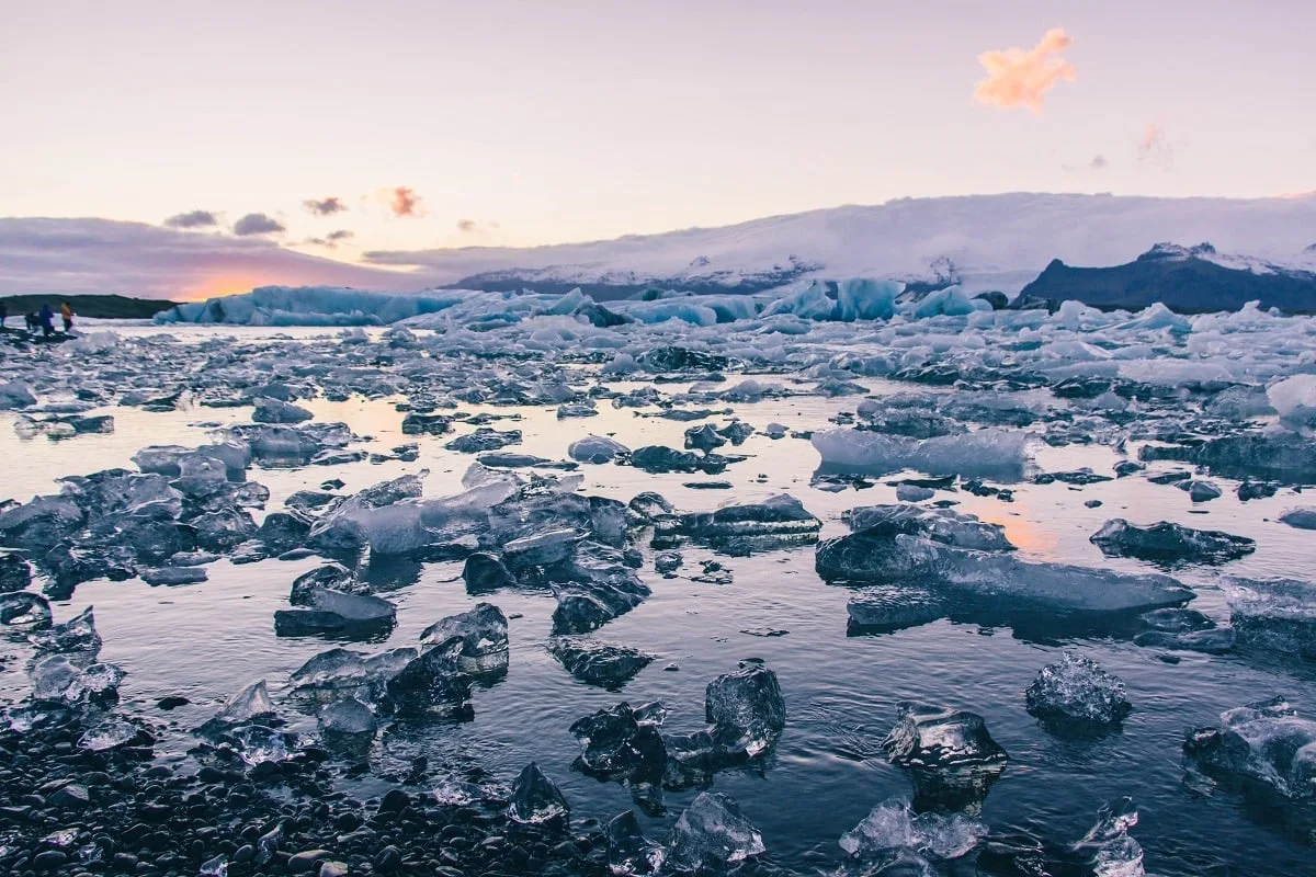 Paysage à Jokulsarlon au coucher de soleil