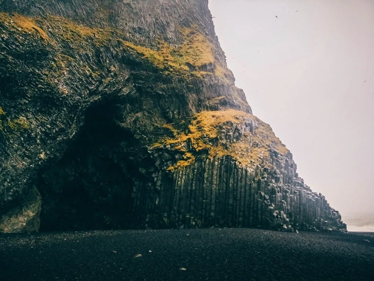Falaise de la plage de Reynisfjara près de Vik