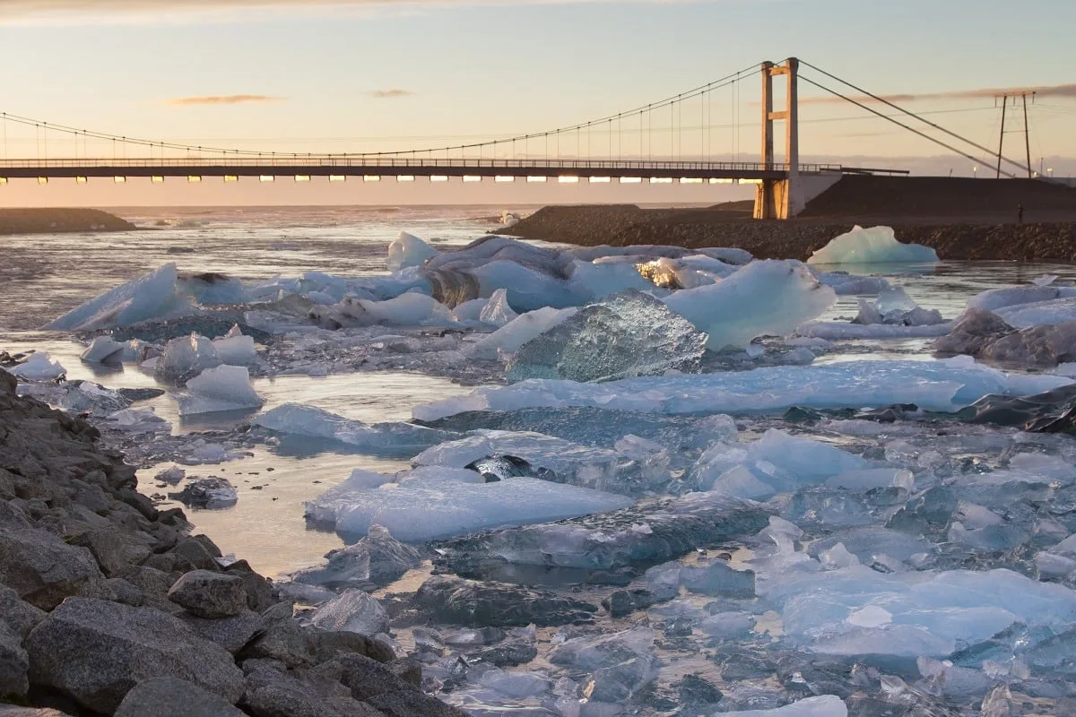La route près de Jokulsarlon en Islande