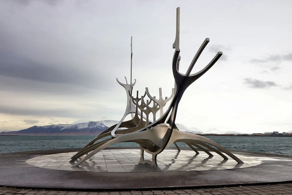 sculpture du voyageur du soleil