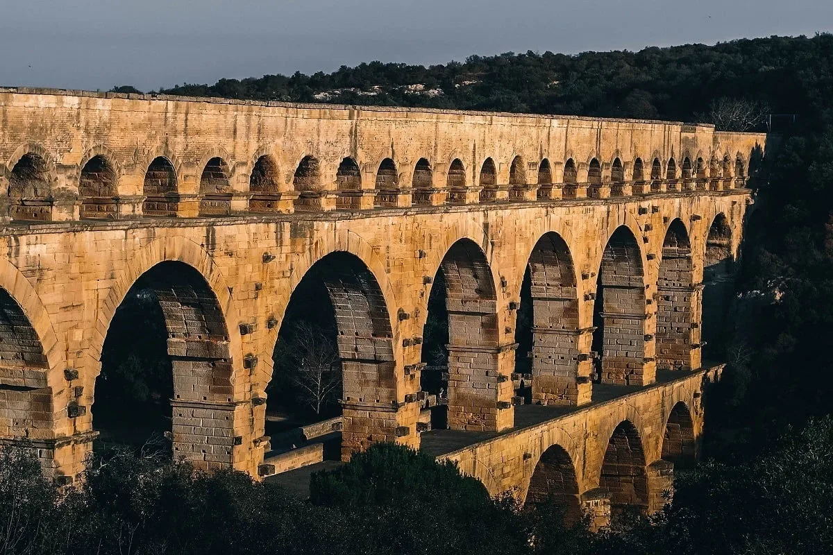 Le pont du Gard est un aqueduc
