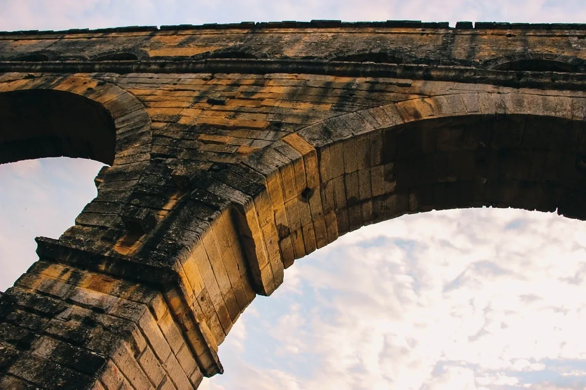 Une arche du Pont du Gard