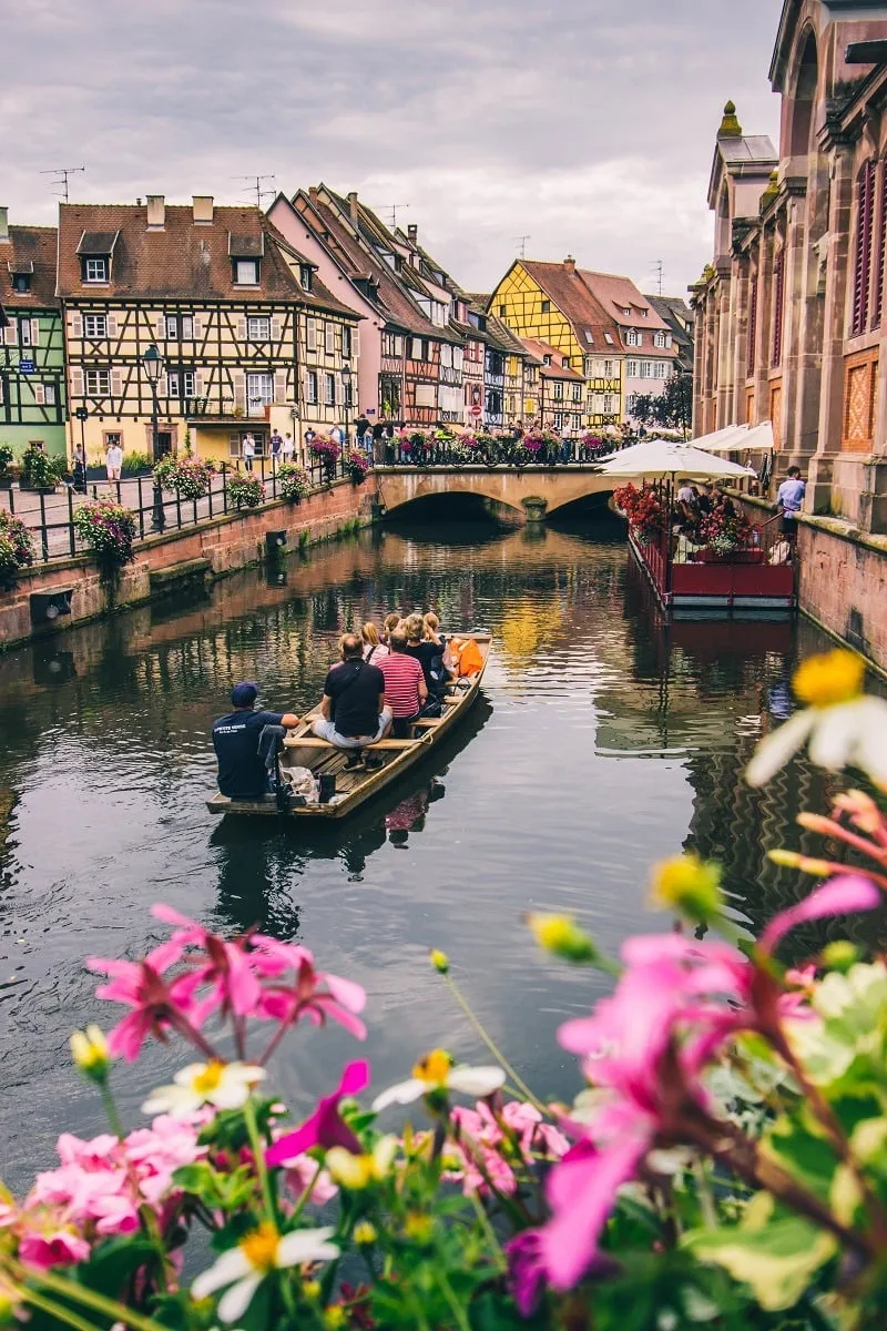 Barque sur les canaux à Colmar
