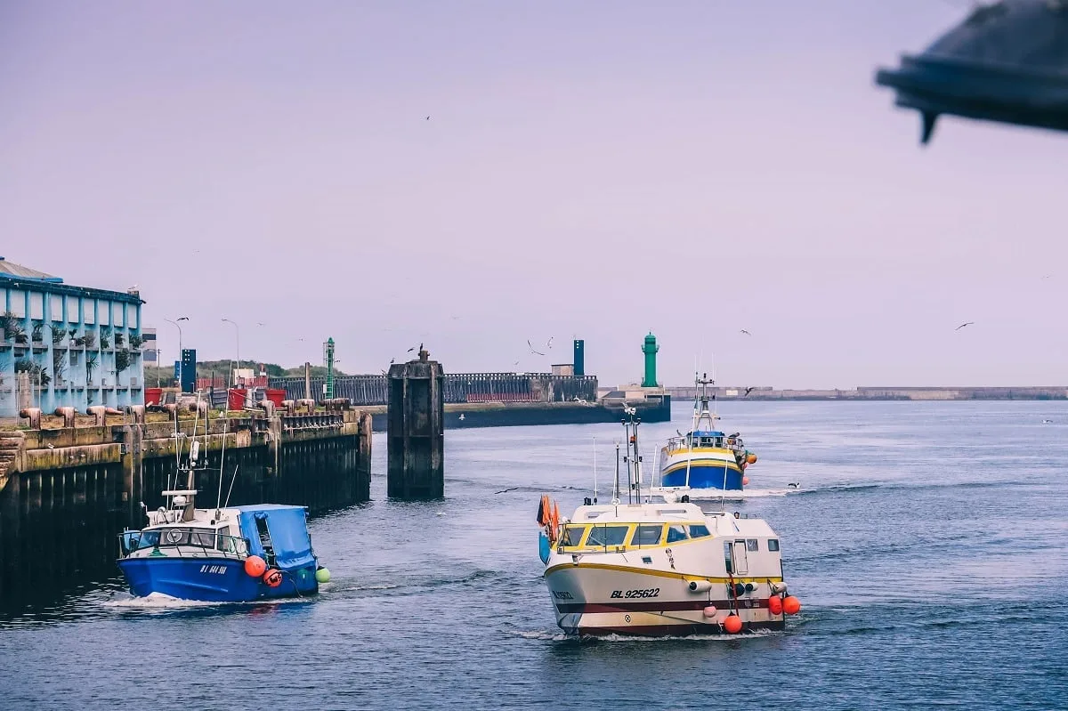 Bateaux de pêche dans le port de Boulogne sur Mer