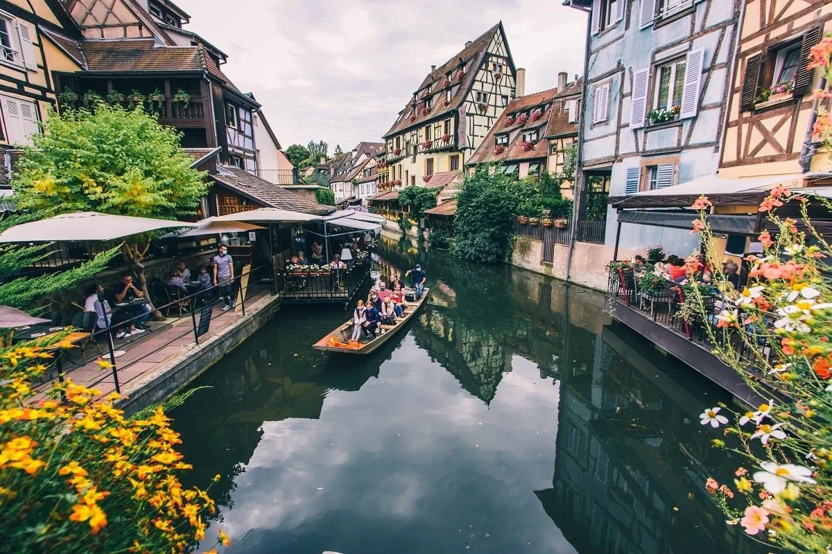 Barque sur un canal dans la Petite Venise